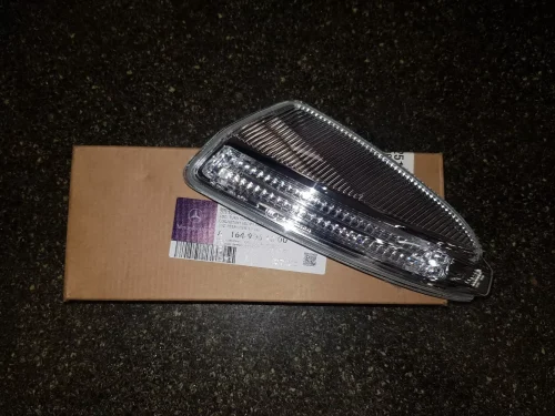 Mercedes-Benz ML W164 Left Mirror Indicator 2005–2011 (Part No. A1649061300)